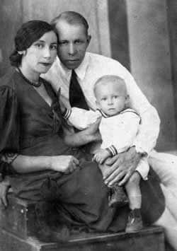 Владислав Ирхин с родителями